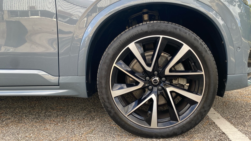 Volvo XC90 2.0 B5D [235] Plus Dark 5dr AWD Geartronic Diesel Estate - Image 9