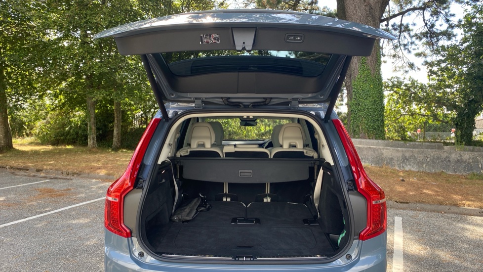 Volvo XC90 2.0 B5D [235] Plus Dark 5dr AWD Geartronic Diesel Estate - Image 13
