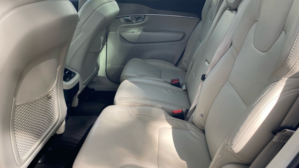 Volvo XC90 2.0 B5D [235] Plus Dark 5dr AWD Geartronic Diesel Estate - Image 33