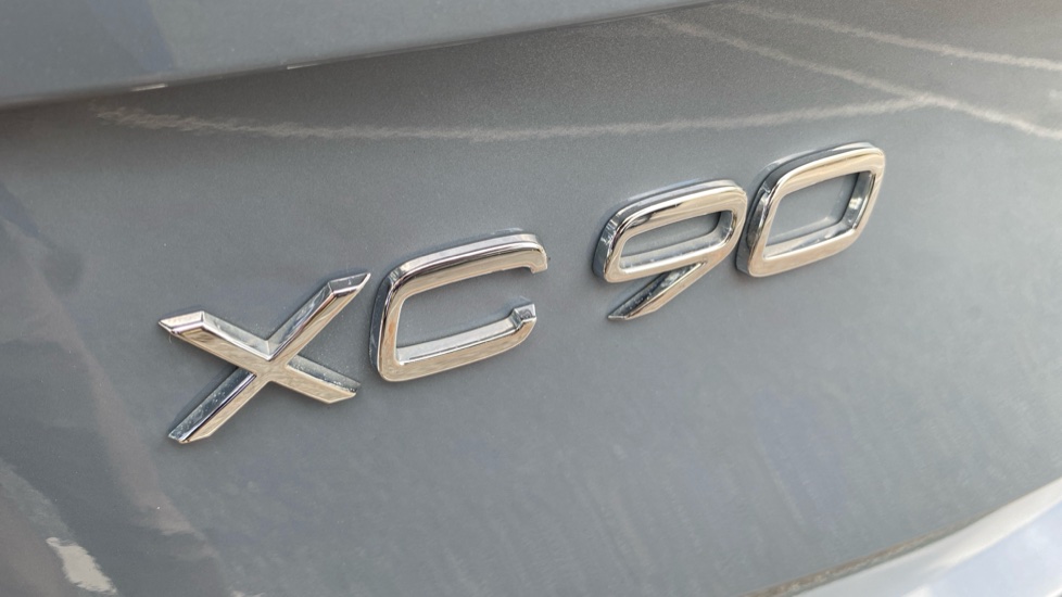 Volvo XC90 2.0 B5D [235] Plus Dark 5dr AWD Geartronic Diesel Estate - Image 41
