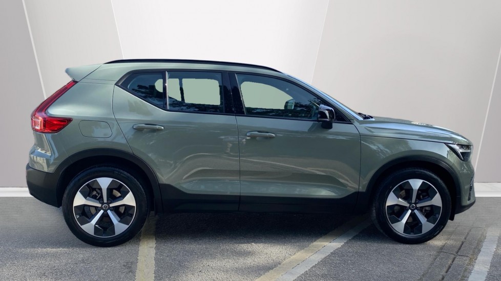 Volvo XC40 2.0 B4P Plus Dark 5dr Auto Petrol Estate - Image 3