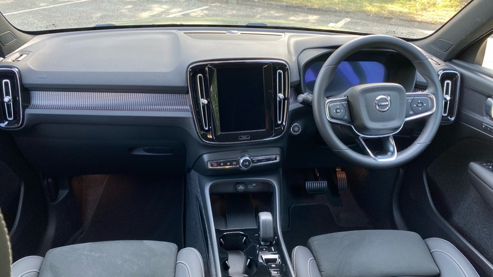 Volvo XC40 2.0 B4P Plus Dark 5dr Auto Petrol Estate - Image 5