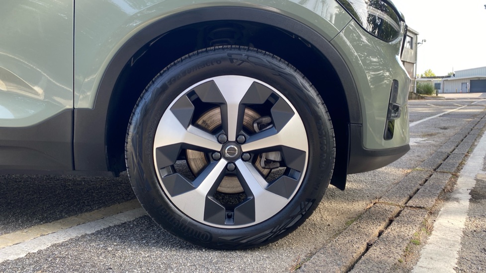 Volvo XC40 2.0 B4P Plus Dark 5dr Auto Petrol Estate - Image 9