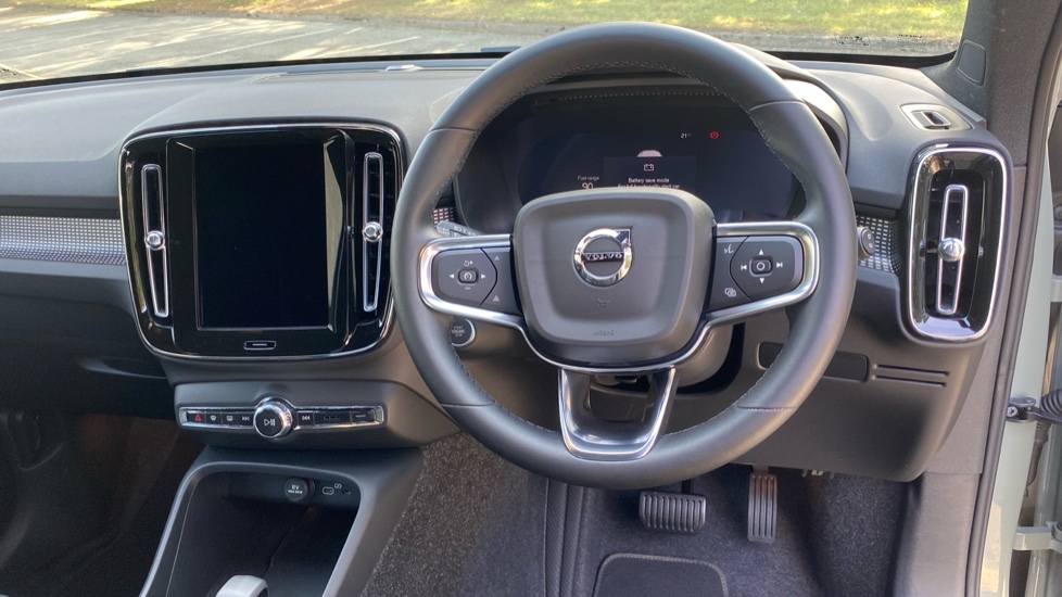 Volvo XC40 2.0 B4P Plus Dark 5dr Auto Petrol Estate - Image 10