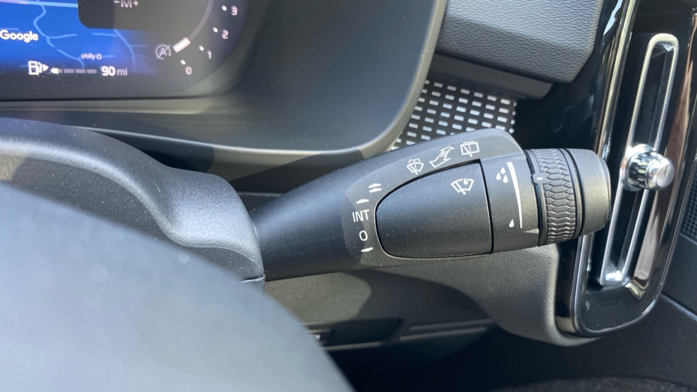 Volvo XC40 2.0 B4P Plus Dark 5dr Auto Petrol Estate - Image 23