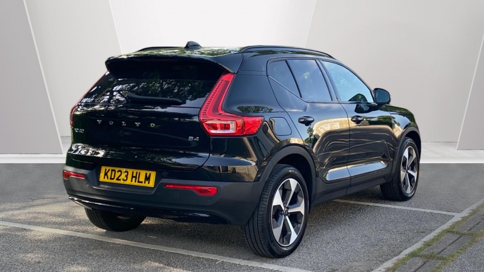 Volvo XC40 2.0 B4P Ultimate Dark 5dr Auto Petrol Estate - Image 2