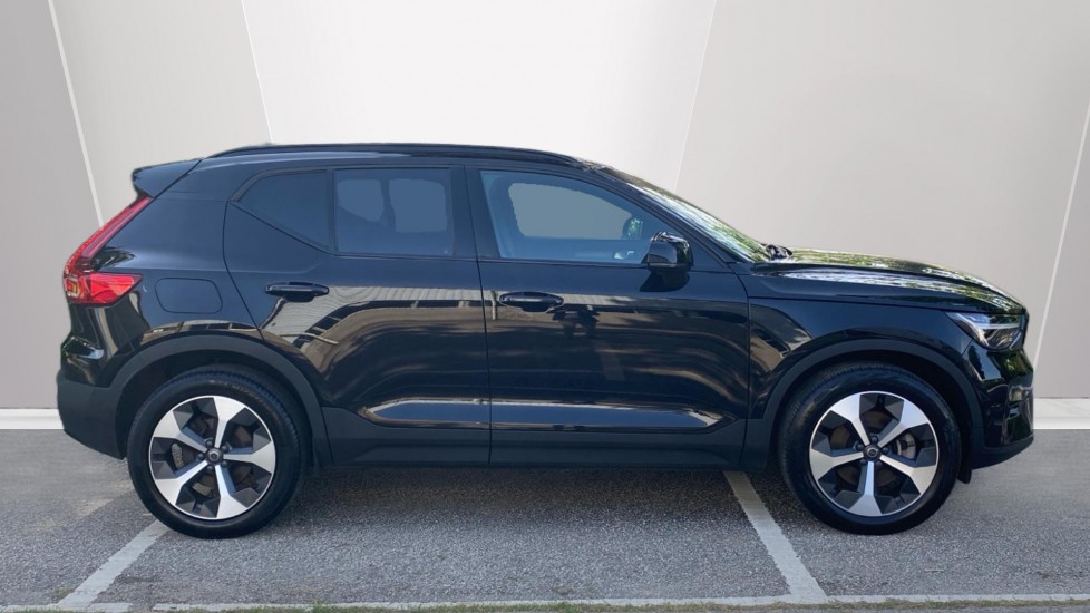 Volvo XC40 2.0 B4P Ultimate Dark 5dr Auto Petrol Estate - Image 3