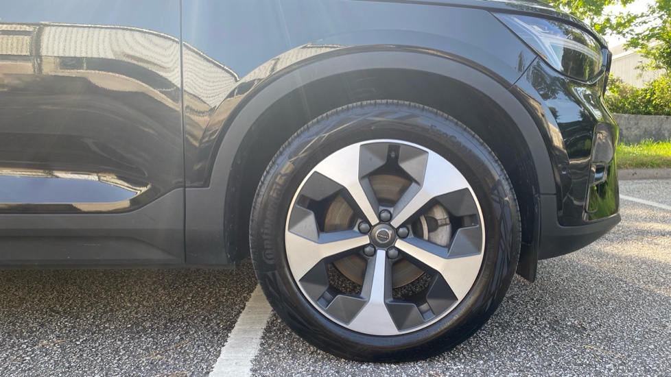 Volvo XC40 2.0 B4P Ultimate Dark 5dr Auto Petrol Estate - Image 9