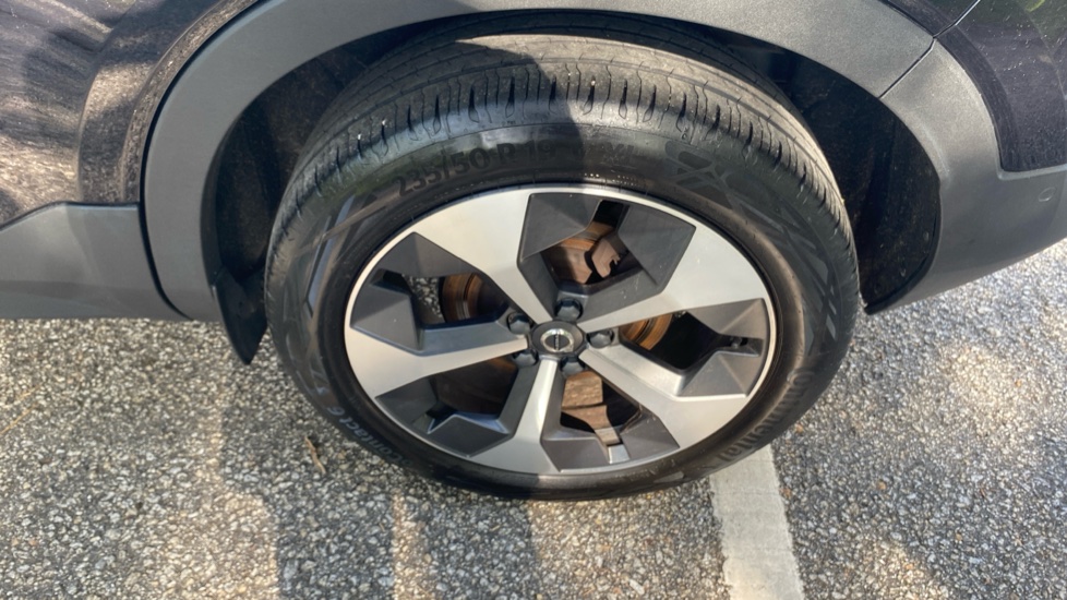 Volvo XC40 2.0 B4P Ultimate Dark 5dr Auto Petrol Estate - Image 39