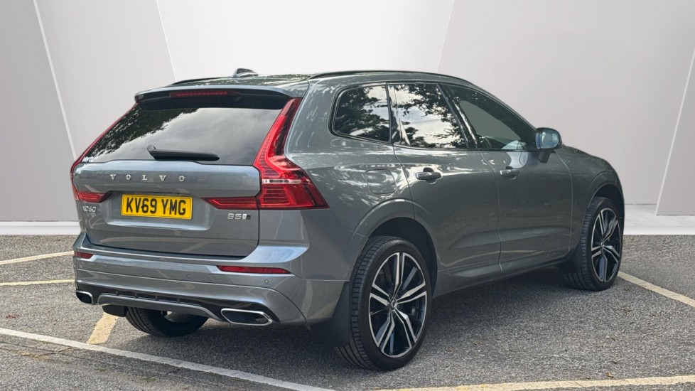 Volvo XC60 2.0 B5D R DESIGN Pro 5dr AWD Geartronic Diesel Estate - Image 2