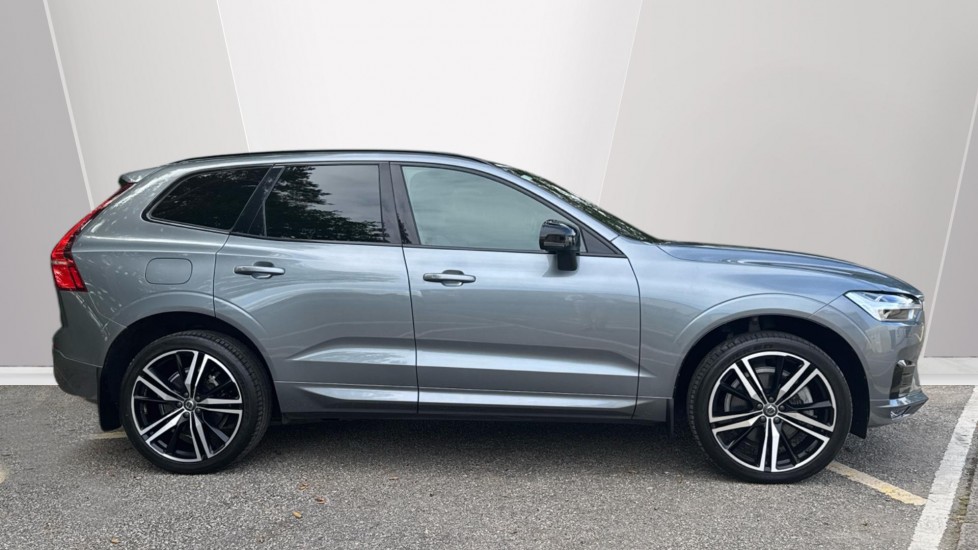 Volvo XC60 2.0 B5D R DESIGN Pro 5dr AWD Geartronic Diesel Estate - Image 3