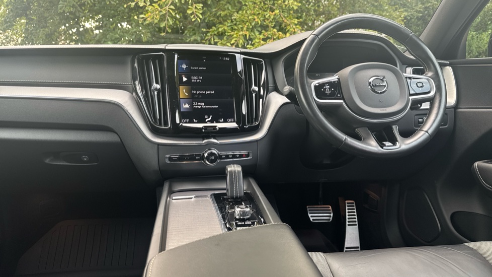 Volvo XC60 2.0 B5D R DESIGN Pro 5dr AWD Geartronic Diesel Estate - Image 5