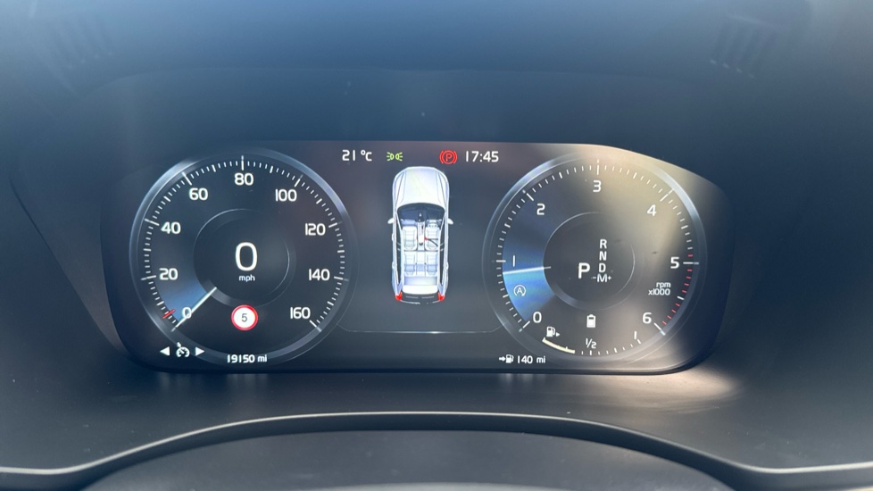 Volvo XC60 2.0 B5D R DESIGN Pro 5dr AWD Geartronic Diesel Estate - Image 11