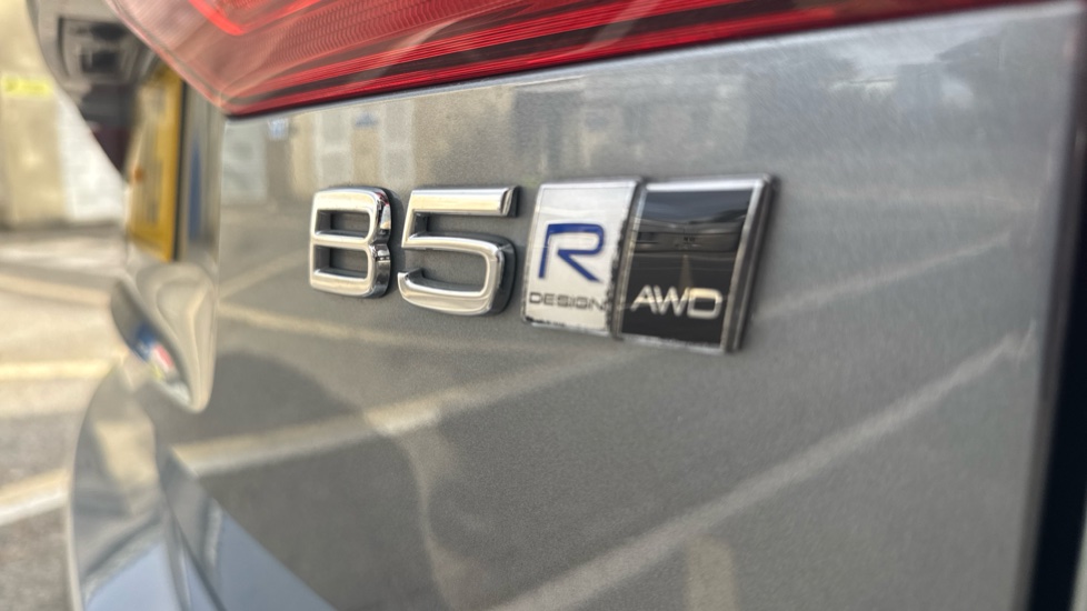 Volvo XC60 2.0 B5D R DESIGN Pro 5dr AWD Geartronic Diesel Estate - Image 40