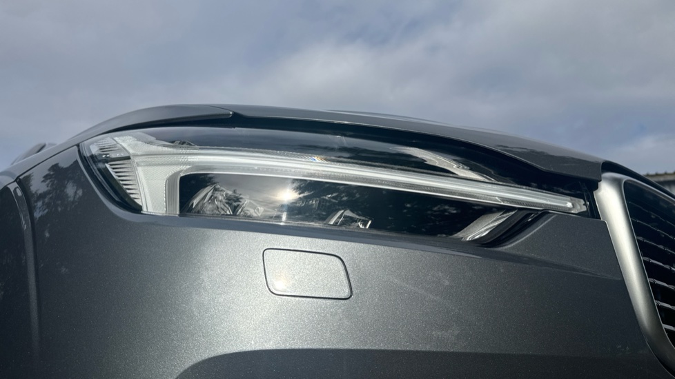 Volvo XC60 2.0 B5D R DESIGN Pro 5dr AWD Geartronic Diesel Estate - Image 42