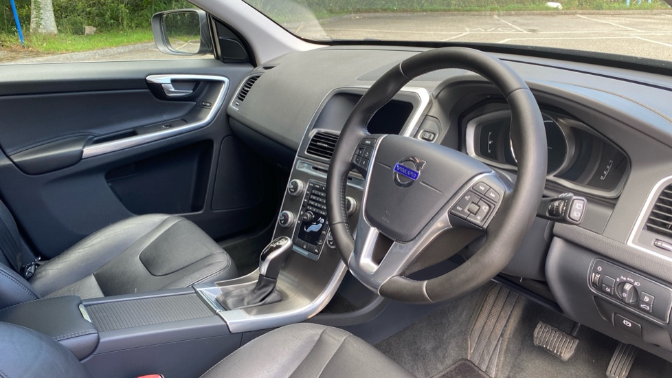 Volvo XC60 D5 [220] SE Lux Nav 5dr AWD Geartronic Diesel Estate - Image 4