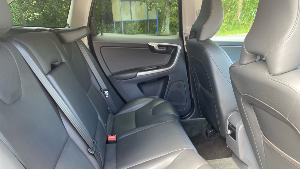 Volvo XC60 D5 [220] SE Lux Nav 5dr AWD Geartronic Diesel Estate - Image 6