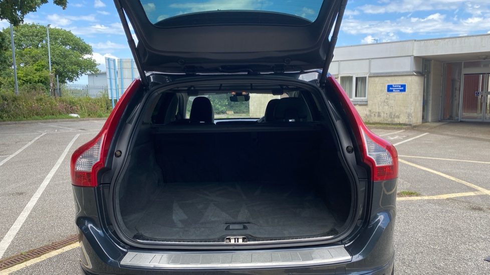 Volvo XC60 D5 [220] SE Lux Nav 5dr AWD Geartronic Diesel Estate - Image 13