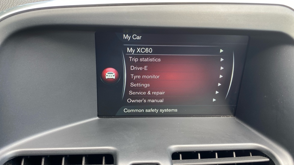 Volvo XC60 D5 [220] SE Lux Nav 5dr AWD Geartronic Diesel Estate - Image 17