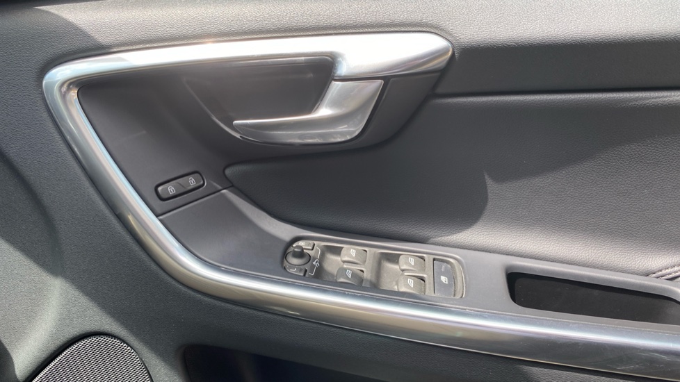 Volvo XC60 D5 [220] SE Lux Nav 5dr AWD Geartronic Diesel Estate - Image 29