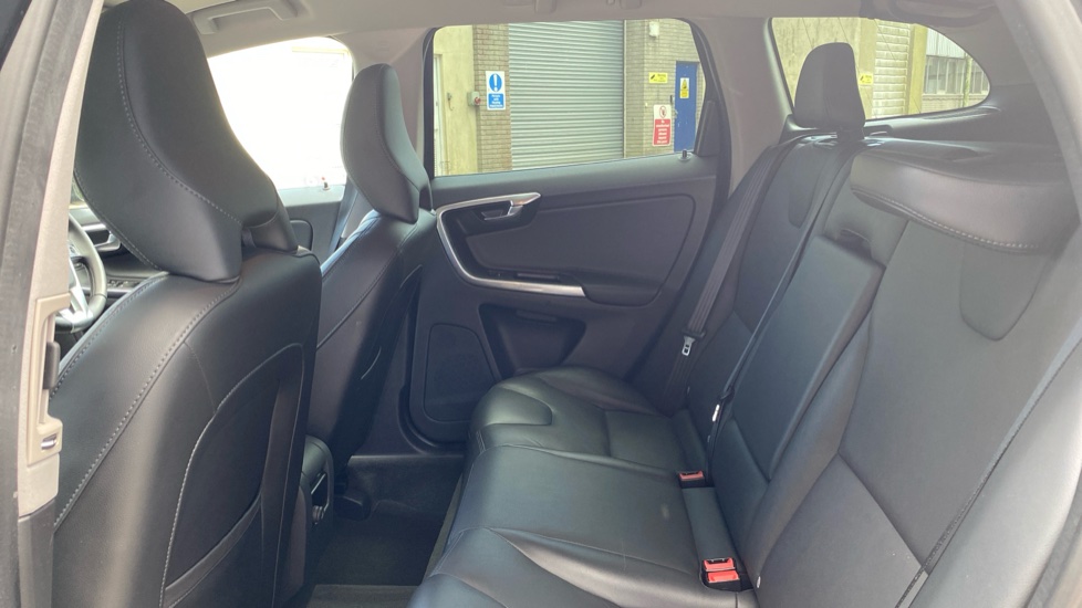 Volvo XC60 D5 [220] SE Lux Nav 5dr AWD Geartronic Diesel Estate - Image 33