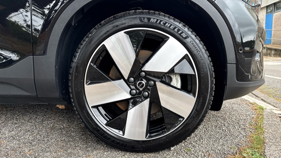 Volvo C40 300kW Recharge Twin Ultimate 82kWh 5dr AWD Auto Electric Estate - Image 9