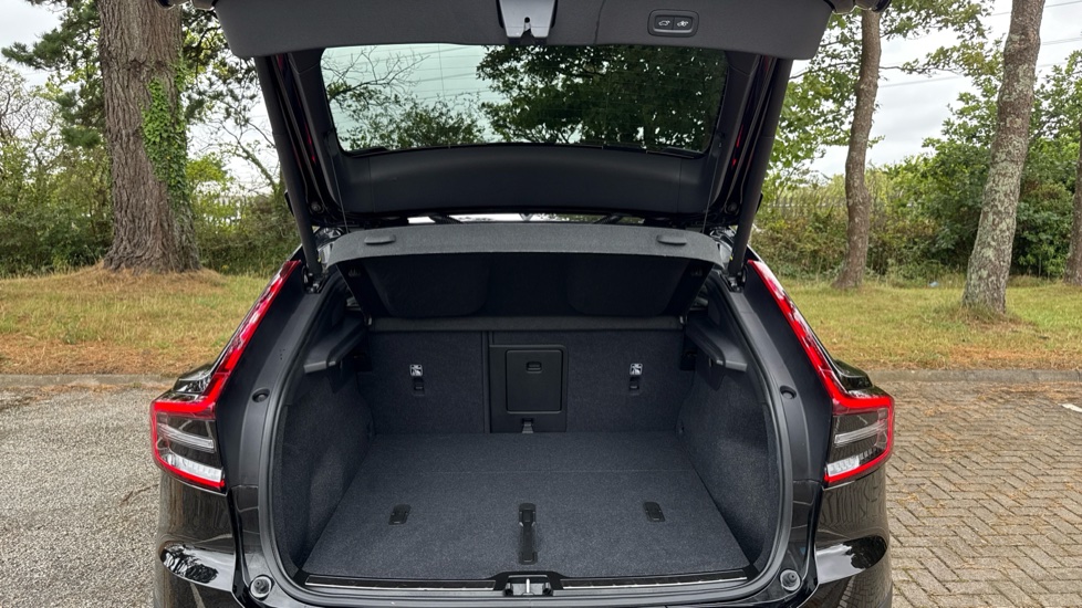Volvo C40 300kW Recharge Twin Ultimate 82kWh 5dr AWD Auto Electric Estate - Image 13