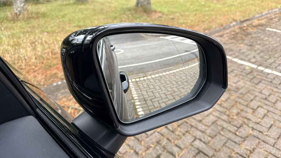 Volvo C40 300kW Recharge Twin Ultimate 82kWh 5dr AWD Auto Electric Estate - Image 31