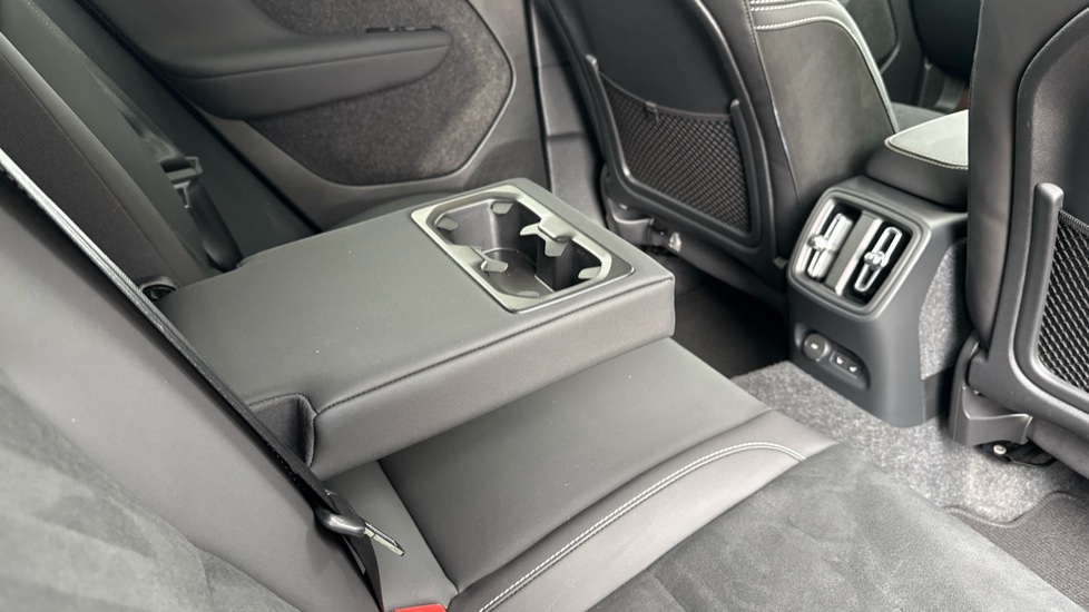 Volvo C40 300kW Recharge Twin Ultimate 82kWh 5dr AWD Auto Electric Estate - Image 33