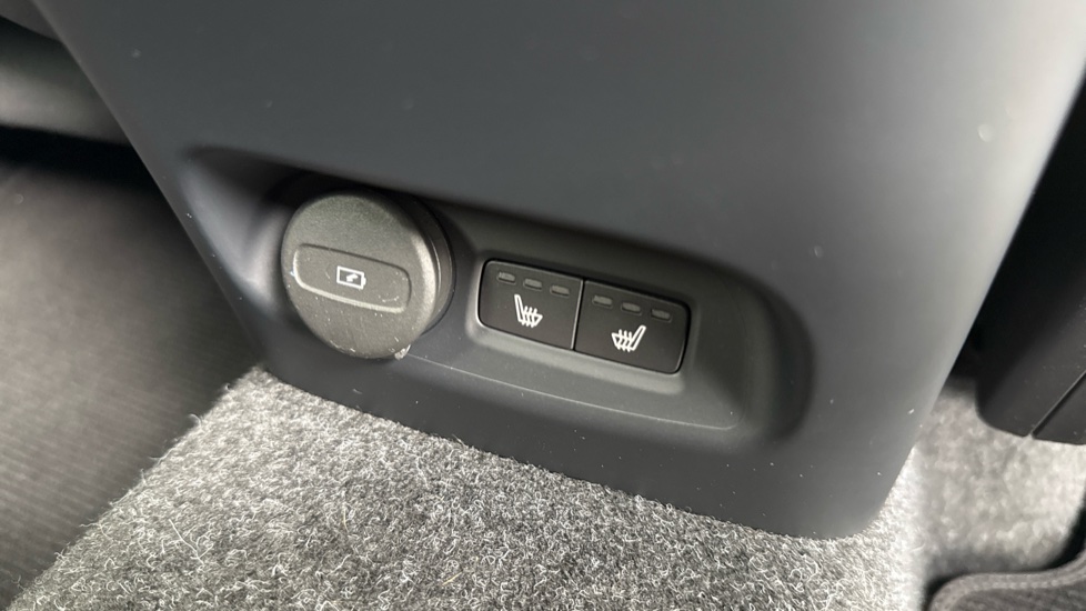Volvo C40 300kW Recharge Twin Ultimate 82kWh 5dr AWD Auto Electric Estate - Image 51