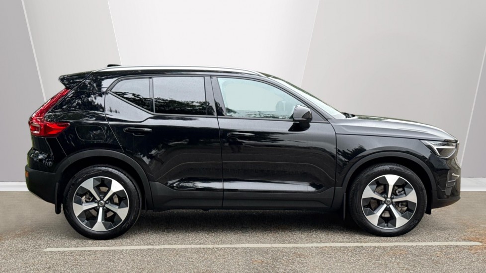 Volvo XC40 2.0 B3P Core 5dr Auto Petrol Estate - Image 3