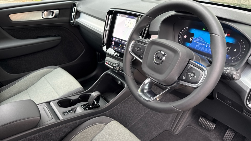 Volvo XC40 2.0 B3P Core 5dr Auto Petrol Estate - Image 4