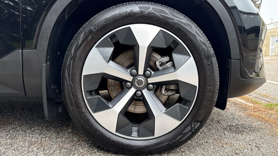 Volvo XC40 2.0 B3P Core 5dr Auto Petrol Estate - Image 9