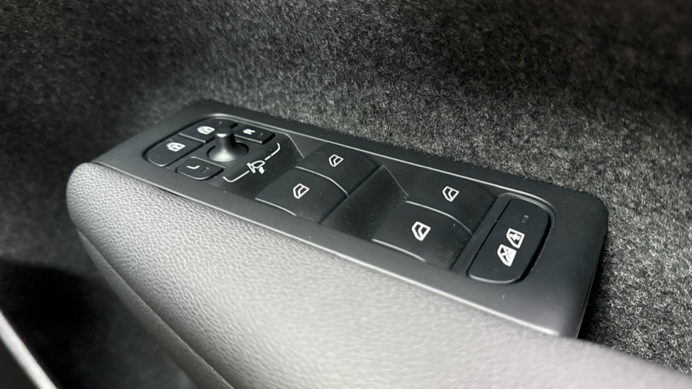 Volvo XC40 2.0 B3P Core 5dr Auto Petrol Estate - Image 24