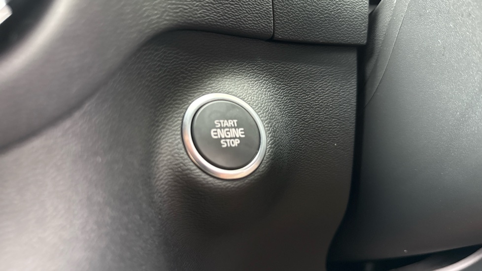Volvo XC40 2.0 B3P Core 5dr Auto Petrol Estate - Image 27