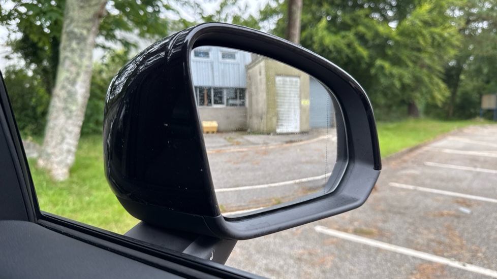 Volvo XC40 2.0 B3P Core 5dr Auto Petrol Estate - Image 32