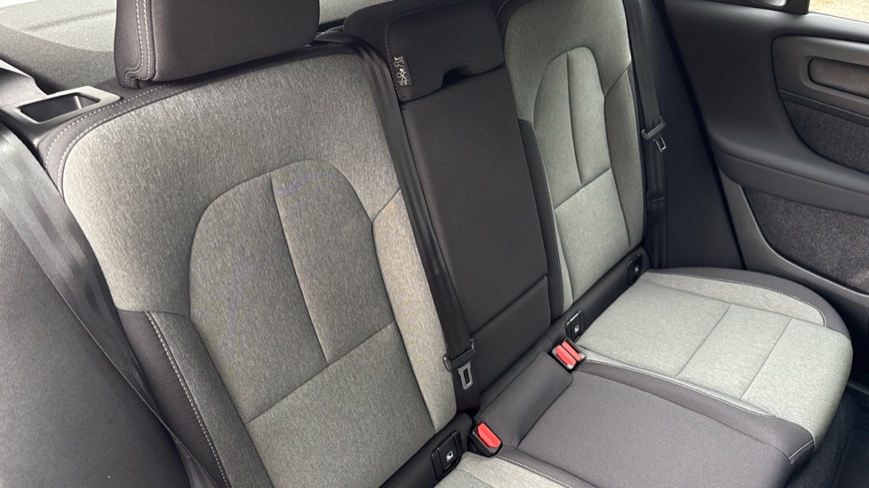 Volvo XC40 2.0 B3P Core 5dr Auto Petrol Estate - Image 33