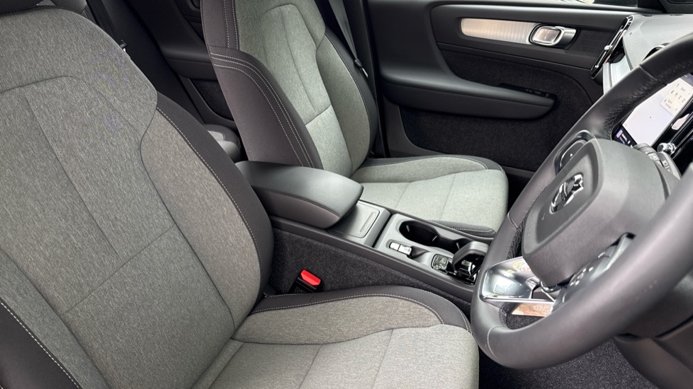Volvo XC40 2.0 B3P Core 5dr Auto Petrol Estate - Image 36