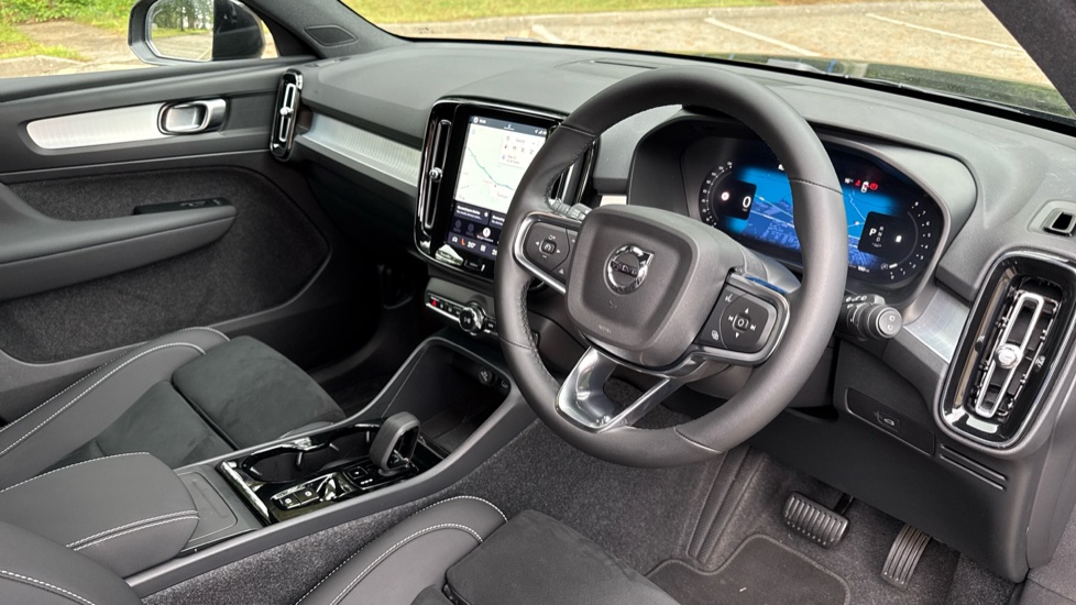 Volvo XC40 2.0 B3P Plus Black Edition 5dr Auto Petrol Estate - Image 4