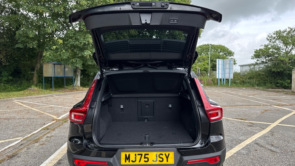 Volvo XC40 2.0 B3P Plus Black Edition 5dr Auto Petrol Estate - Image 13