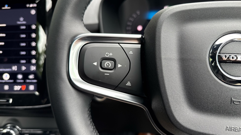 Volvo XC40 2.0 B3P Plus Black Edition 5dr Auto Petrol Estate - Image 21