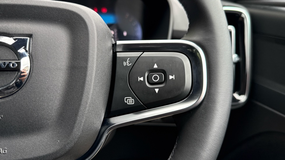 Volvo XC40 2.0 B3P Plus Black Edition 5dr Auto Petrol Estate - Image 22