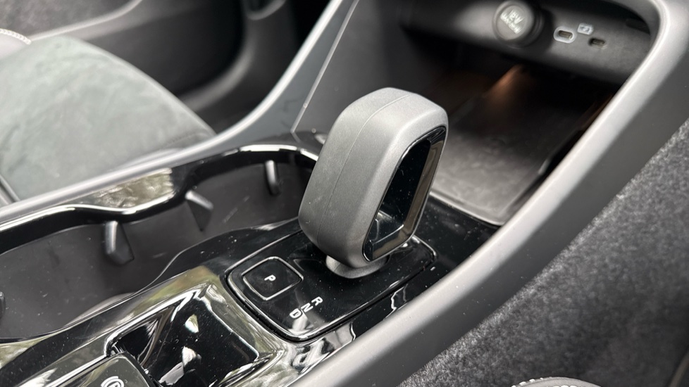 Volvo XC40 2.0 B3P Plus Black Edition 5dr Auto Petrol Estate - Image 26