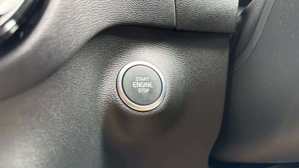 Volvo XC40 2.0 B3P Plus Black Edition 5dr Auto Petrol Estate - Image 27