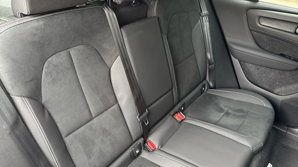 Volvo XC40 2.0 B3P Plus Black Edition 5dr Auto Petrol Estate - Image 33