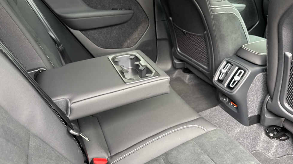 Volvo XC40 2.0 B3P Plus Black Edition 5dr Auto Petrol Estate - Image 34