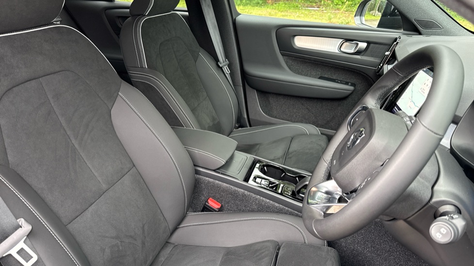 Volvo XC40 2.0 B3P Plus Black Edition 5dr Auto Petrol Estate - Image 36