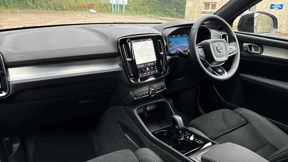 Volvo XC40 2.0 B3P Plus Black Edition 5dr Auto Petrol Estate - Image 39