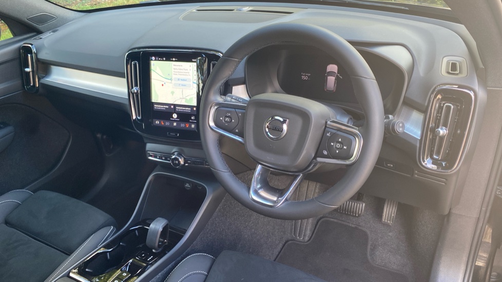 Volvo XC40 2.0 B3P Plus Black Edition 5dr Auto Petrol Estate - Image 4