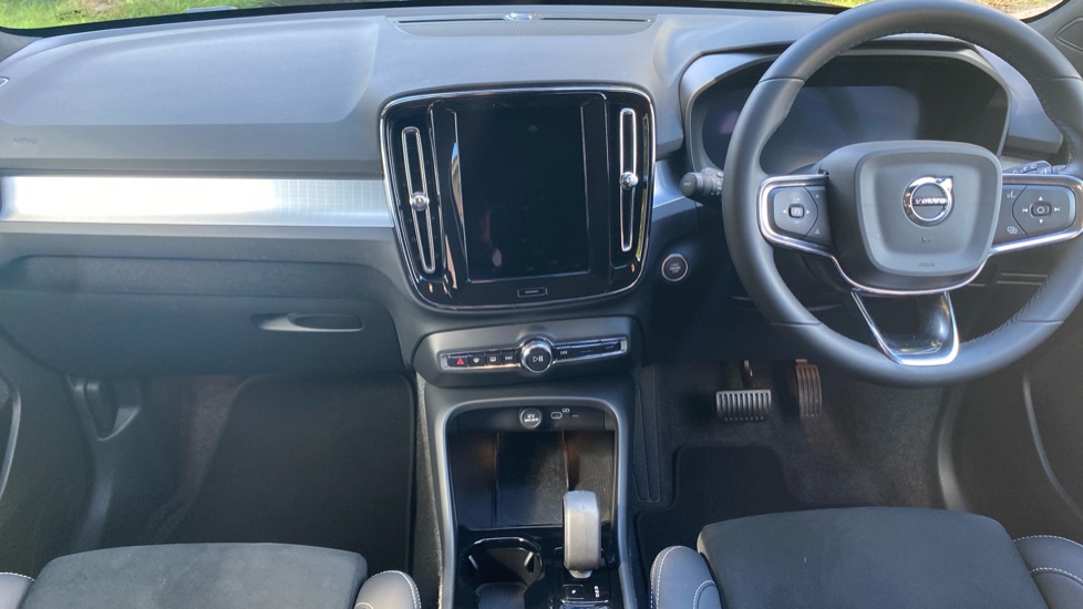Volvo XC40 2.0 B3P Plus Black Edition 5dr Auto Petrol Estate - Image 5